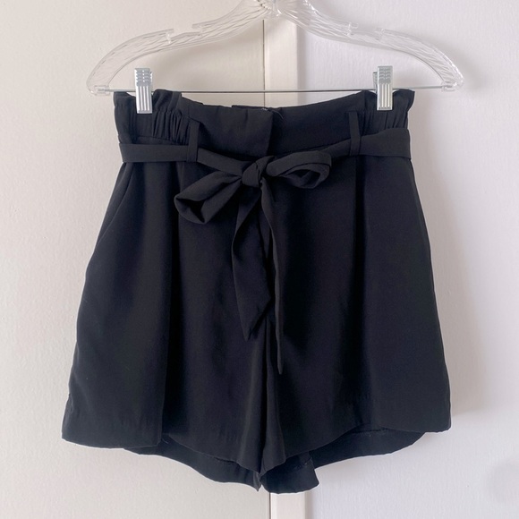 H&M Pants - Like new! DRESSY PAPERBAG BLACK SHORTS BY H&M SIZE 4